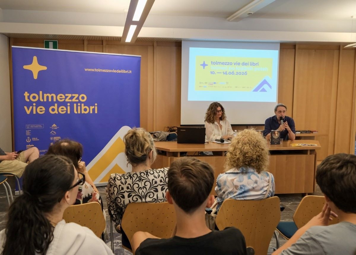 Il pubblico assiste all'evento "Haven's end" con Guido Sgardoli e Valentina Gasparet