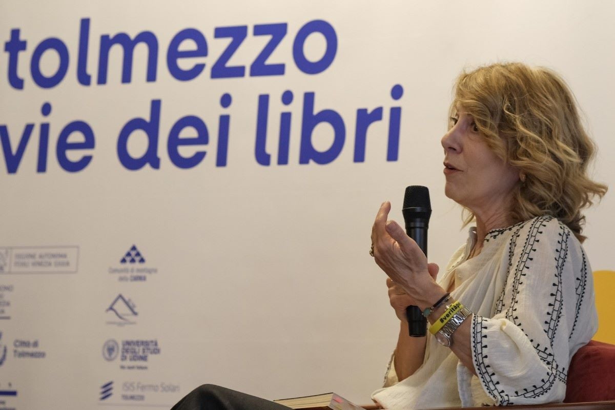 Antonella Sbuelz al microfono
